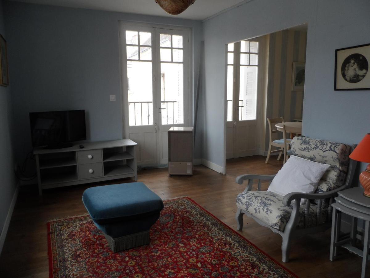 Appartements Yzeures Sur Creuse Bagian luar foto